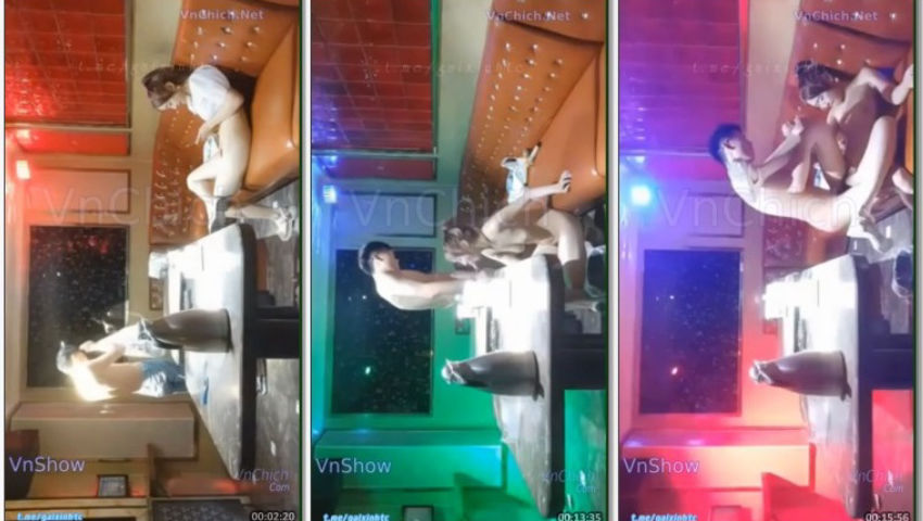 Quay lén phòng karaoke của đôi sinh viên vào hát và rồi cái kết