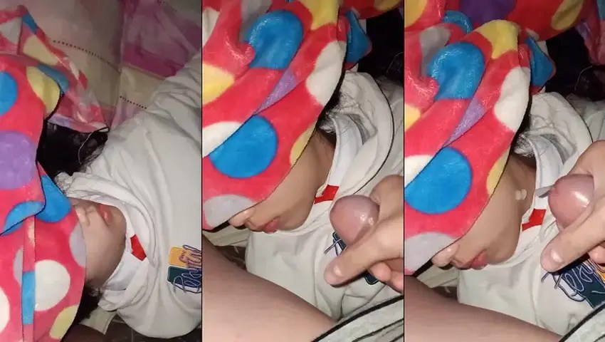 Lén vào phòng em gái lúc đang ngủ vừa xuất tinh thì em tỉnh dậy làm anh rút vội – Sex Việt Nam