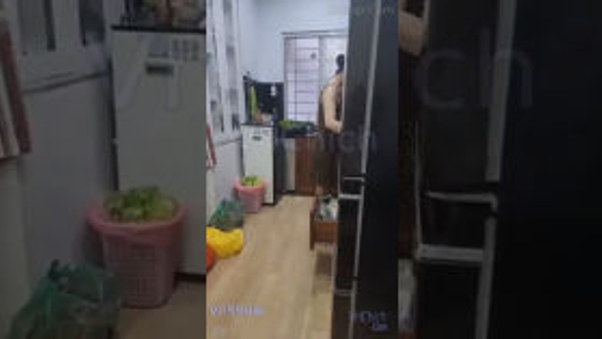 Vén váy địt lén con vợ thằng bạn thân không mặc si líp ~ Sex Quay Lén