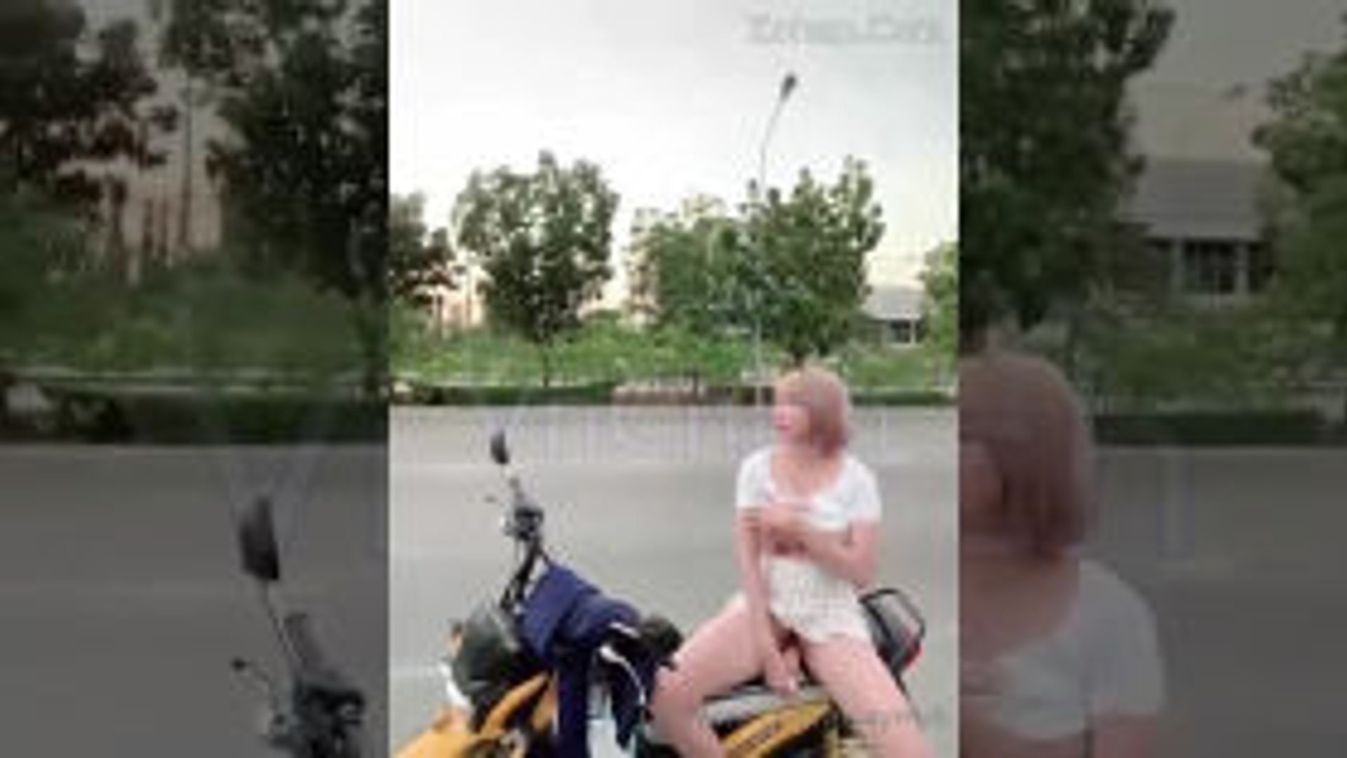 Gái xinh liều lĩnh thích sử dụng hàng nóng nơi công cộng – Sex public việt